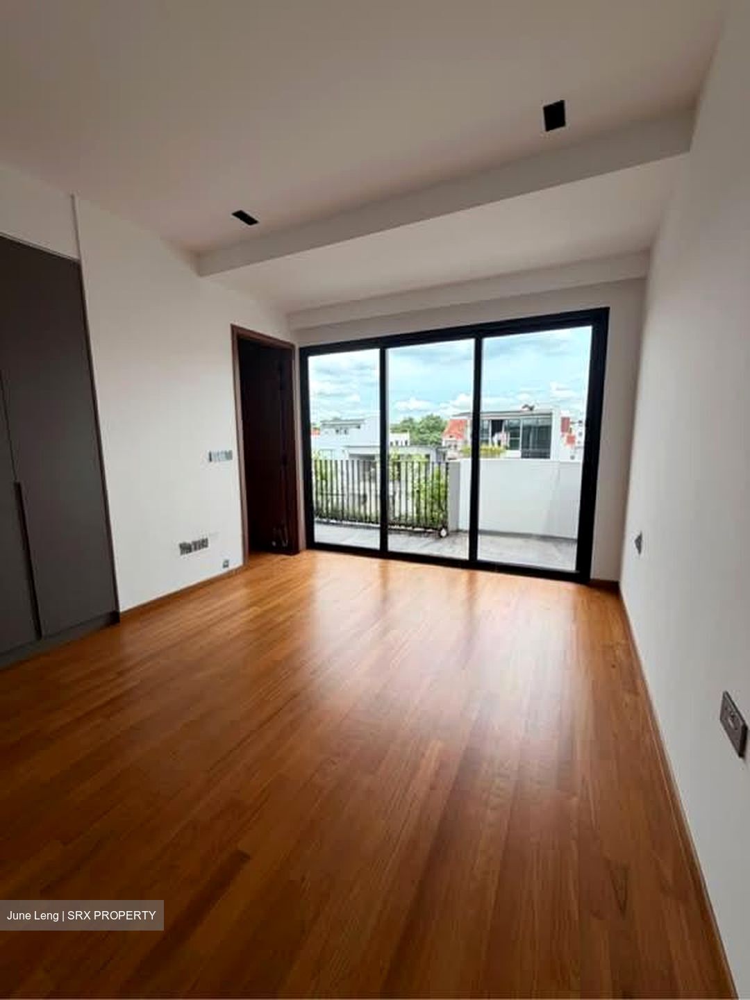 Sembawang Straits Estate (D27), Terrace #571861061